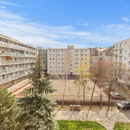 Lam Concrete - Ac - Balcony Lägenhet Bratislava Exteriör bild